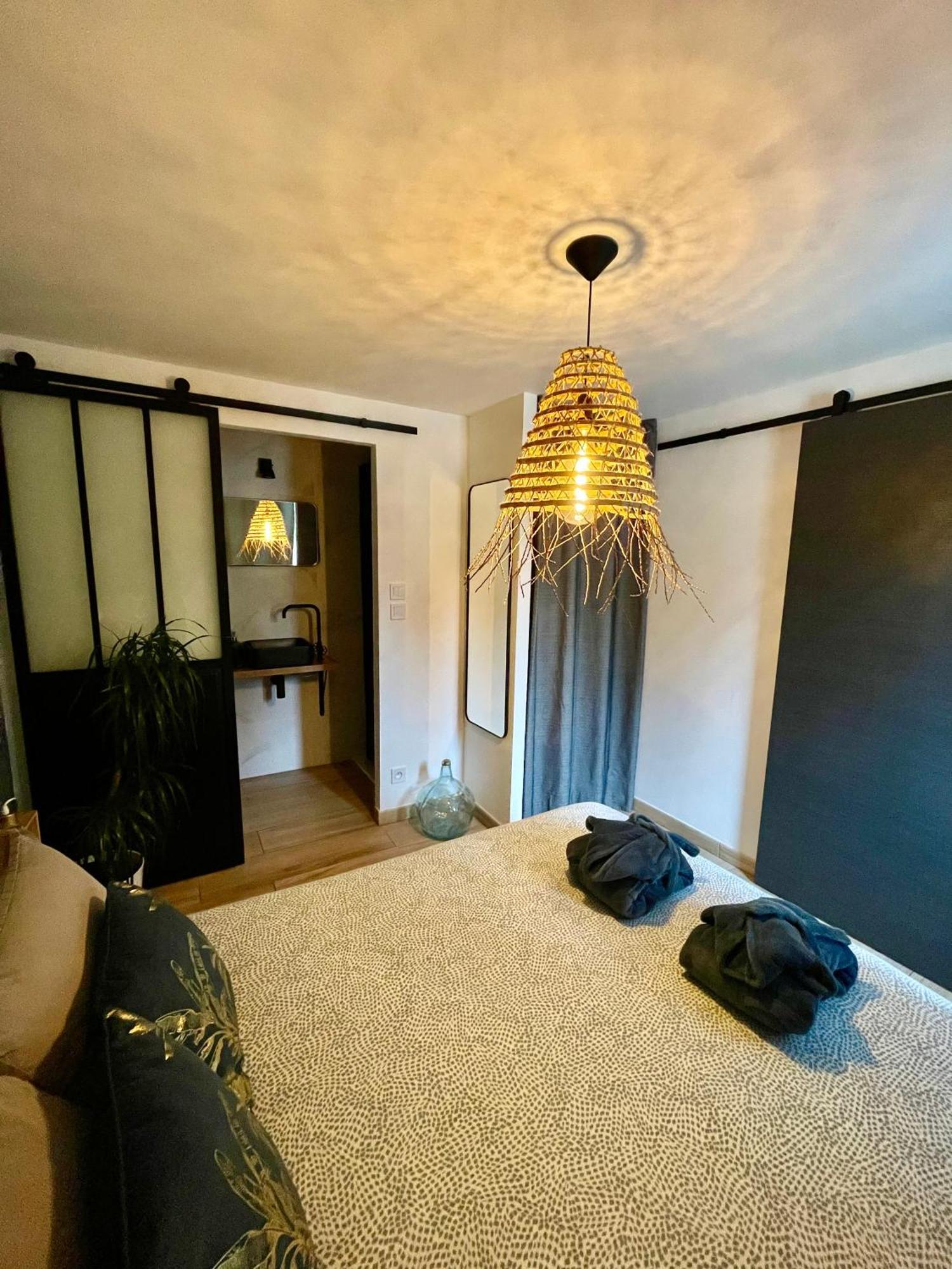 Villa Les Oliviers Spa Privatif 邦多勒 外观 照片